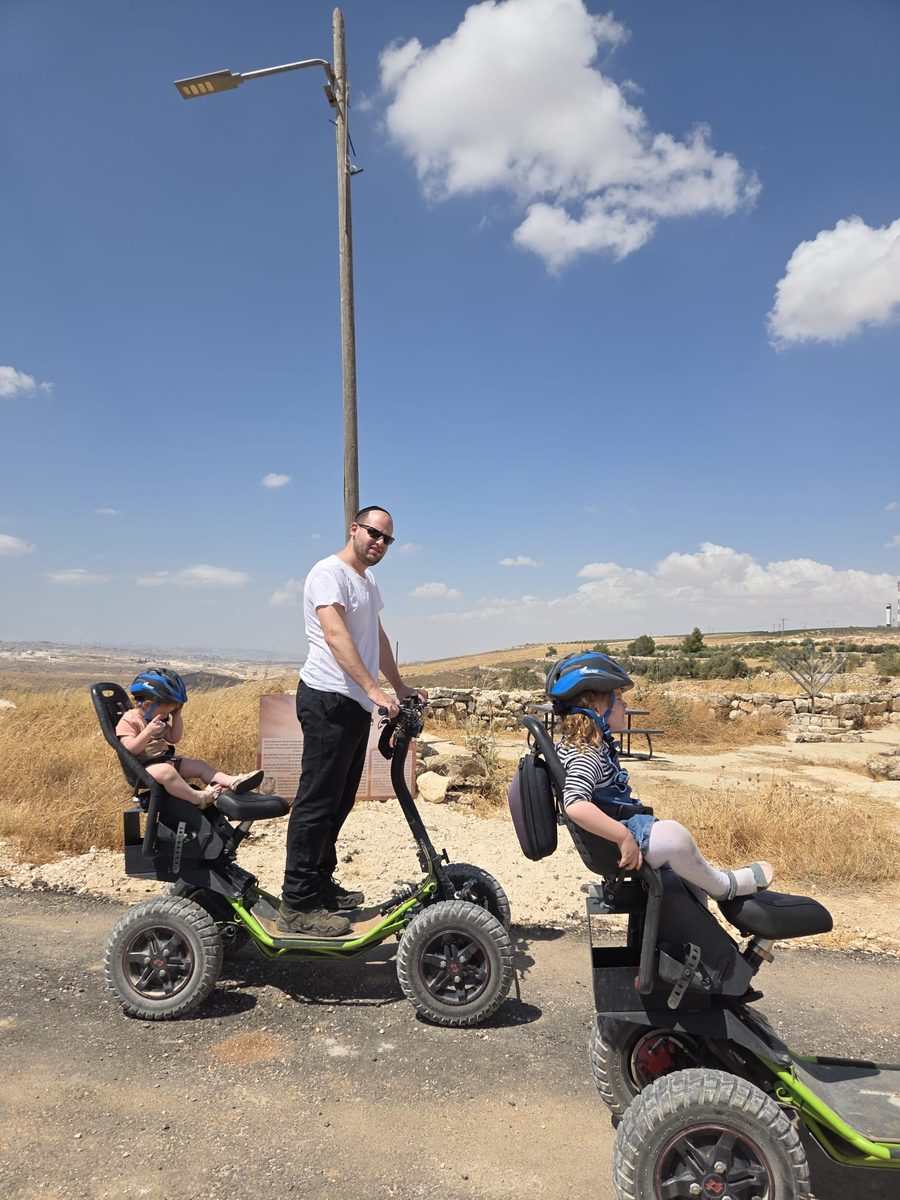 רכיבה משפחתית עם מושבי ילדים